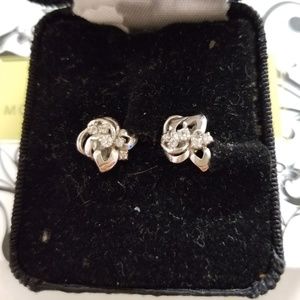 White gold earrings